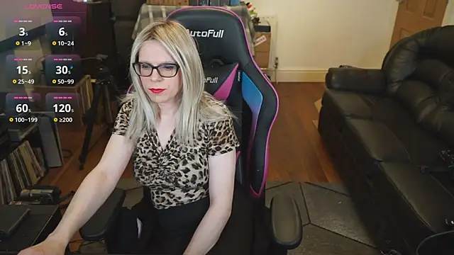 Snapshot of KelseyCobalt chatting on 10.11.25 KelseyCobalt online show from 10.11.25