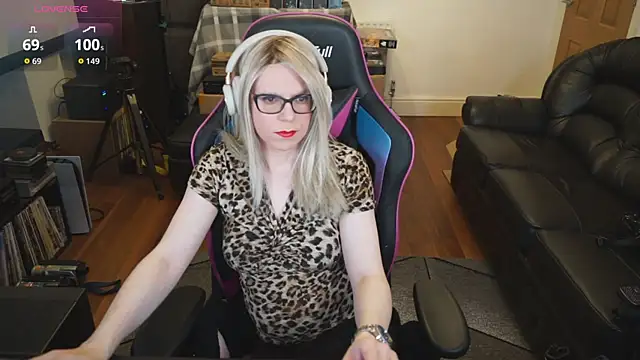 Snapshot of KelseyCobalt chatting on 10.15.25 KelseyCobalt online show from 10.15.25