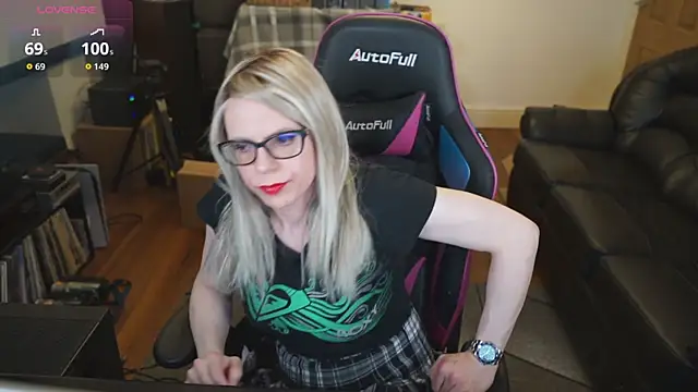 Snapshot of KelseyCobalt chatting on 10.19.25 KelseyCobalt online show from 10.19.25