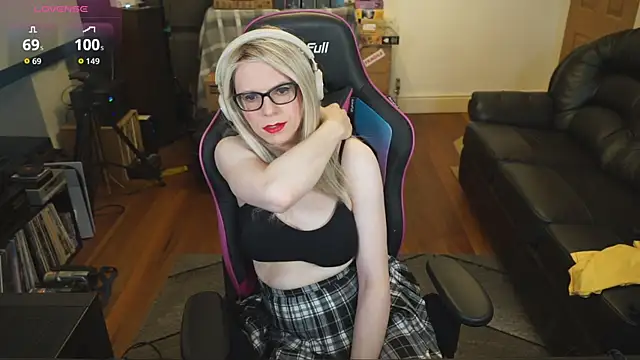 Snapshot of KelseyCobalt chatting on 10.20.25 KelseyCobalt online show from 10.20.25