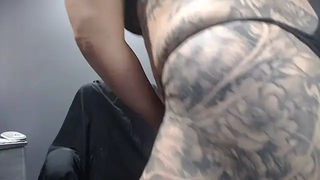 Snapshot of poisonivyx chatting on 10.10.25 poisonivyx online show from 10.10.25