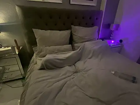  MelinaCurves  online show from 03.08.26