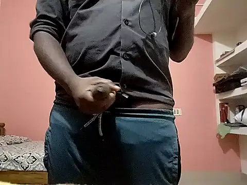 Snapshot of Aneesh007m chatting on 10.30.25 Aneesh007m online show from 10.30.25