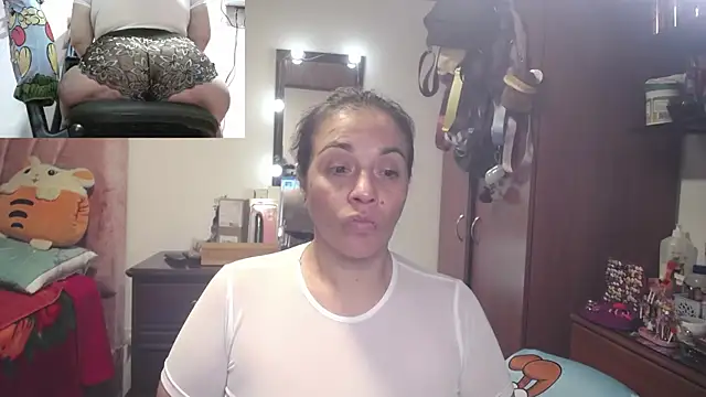 Snapshot of zoe_hotxxx chatting on 04.20.26 zoe hotxxx online show from 04.20.26