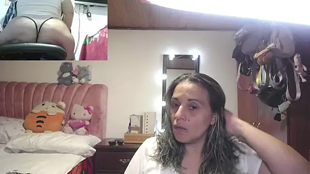 Snapshot of zoe_hotxxx chatting on 05.25.26 zoe hotxxx online show from 05.25.26