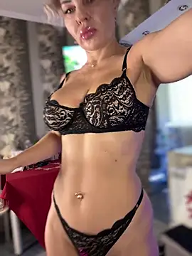 Snapshot of Hotnessi chatting on 12.15.24 Hotnessi online show from 12.15.24