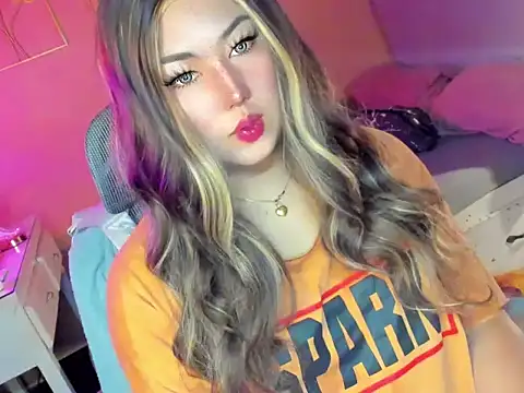 HOTnWILDalice online show from 12.16.25