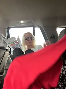 Snapshot of SugarTits199869 chatting on 11.01.25 SugarTits199869 online show from 11.01.25