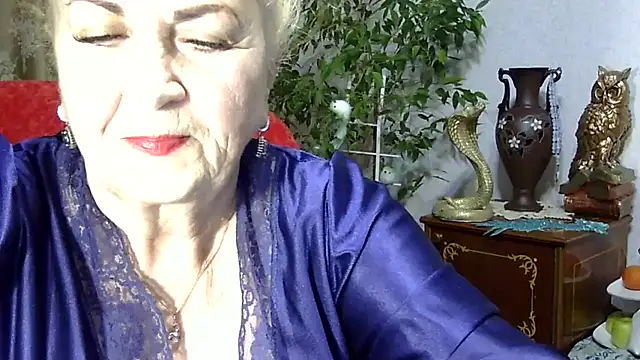Emma52610 online show from 02.18.25