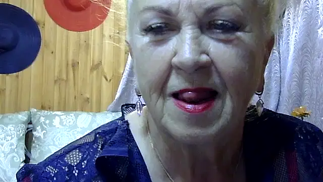 Snapshot of Emma52610 chatting on 10.02.25 Emma52610 online show from 10.02.25