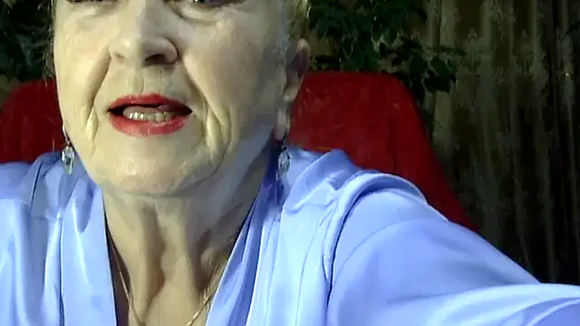 Snapshot of Emma52610 chatting on 11.04.25 Emma52610 online show from 11.04.25