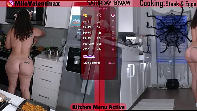 Snapshot of MilaValentina chatting on 10.18.25 MilaValentina online show from 10.18.25