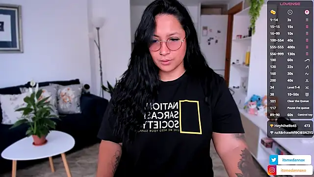 DannaaMeliza online show from 10.26.25