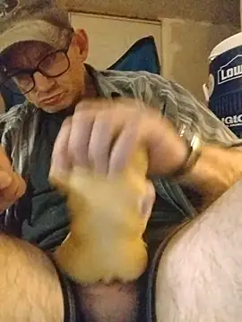 ROBERT0516 online show from 10.28.25