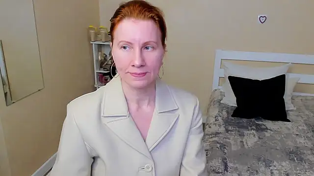 Snapshot of FoxySophia chatting on 09.30.25 FoxySophia online show from 09.30.25