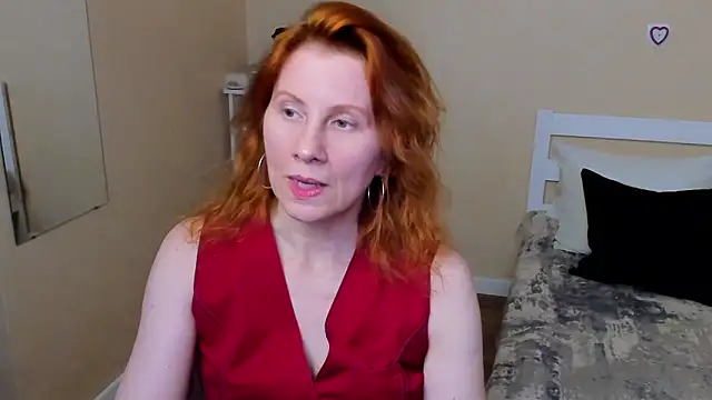 Snapshot of FoxySophia chatting on 10.01.25 FoxySophia online show from 10.01.25