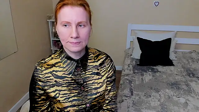 Snapshot of FoxySophia chatting on 10.03.25 FoxySophia online show from 10.03.25