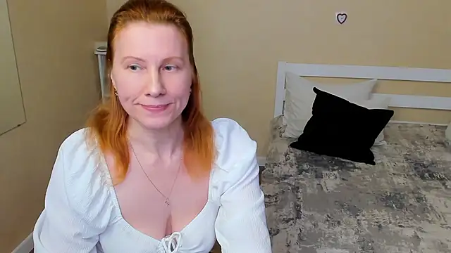 Snapshot of FoxySophia chatting on 10.07.25 FoxySophia online show from 10.07.25