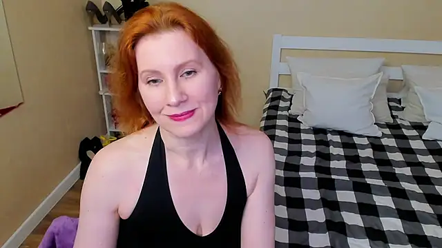 Snapshot of FoxySophia chatting on 11.07.25 FoxySophia online show from 11.07.25