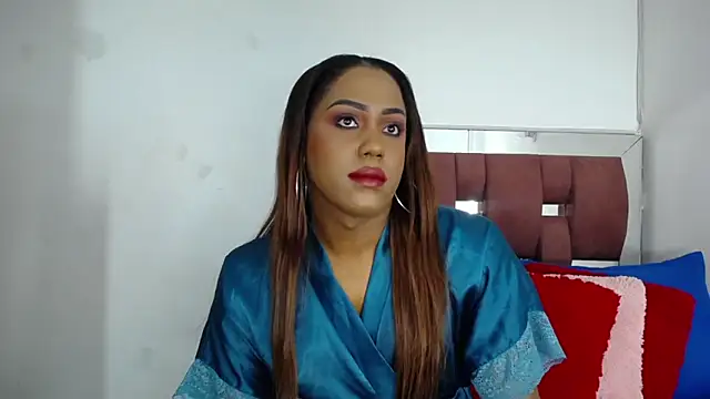 LoraineBigCockTs online show from 10.17.25