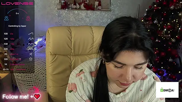 Snapshot of EmilyCandyy chatting on 12.14.24 EmilyCandyy online show from 12.14.24