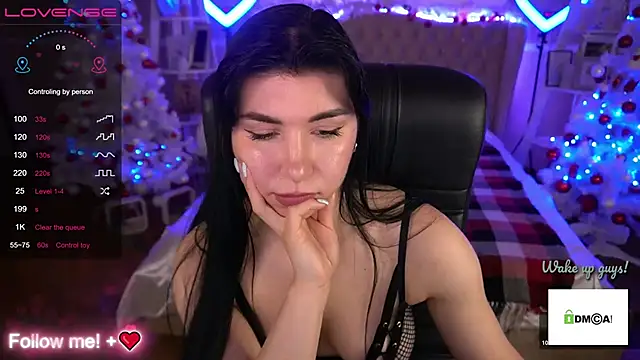 Snapshot of EmilyCandyy chatting on 12.24.24 EmilyCandyy online show from 12.24.24