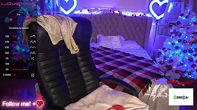 Snapshot of EmilyCandyy chatting on 12.31.24 EmilyCandyy online show from 12.31.24