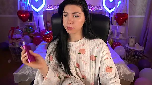 Snapshot of EmilyCandyy chatting on 02.18.25 EmilyCandyy online show from 02.18.25