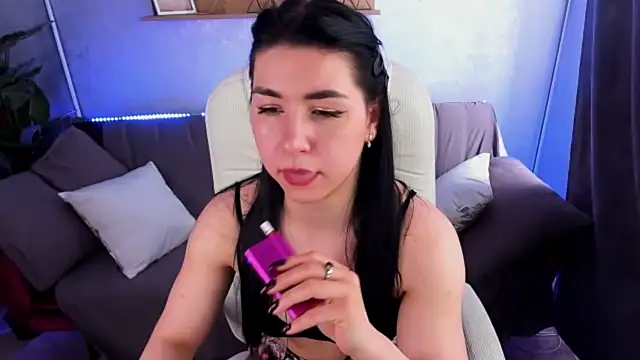 Snapshot of EmilyCandyy chatting on 03.20.25 EmilyCandyy online show from 03.20.25