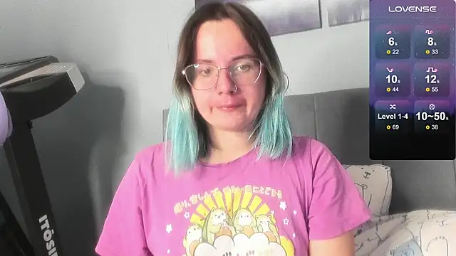 MilaniaCute online show from 10.17.25