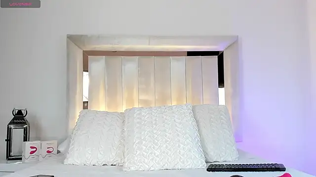 Snapshot of SUSIEPOWELL chatting on 12.04.24 SUSIEPOWELL online show from 12.04.24