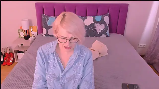 sabrinamacmarren online show from 10.15.25