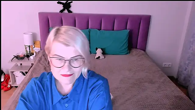 sabrinamacmarren online show from 10.28.25