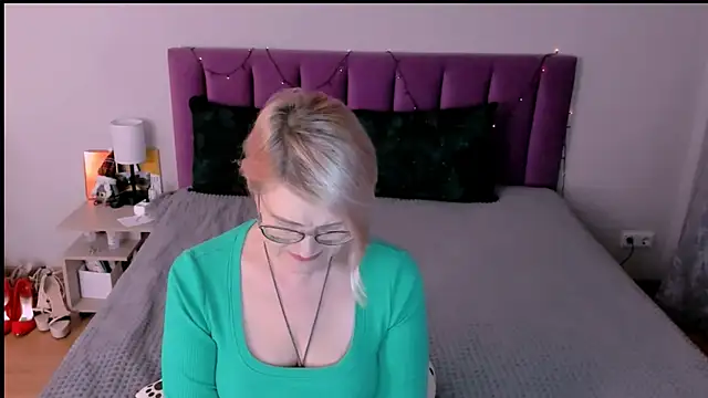 sabrinamacmarren online show from 12.19.25