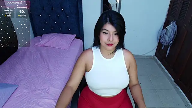 Snapshot of Julieta_Sandia chatting on 10.10.25 Julieta Sandia online show from 10.10.25