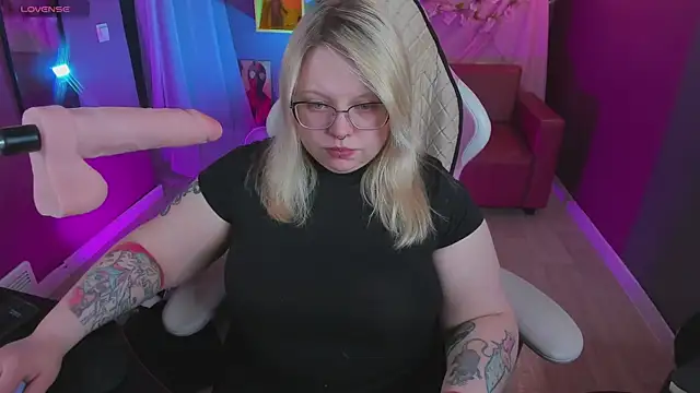 Yoki Shizuko online show from 04.16.26