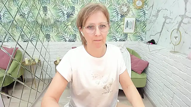 Paris Cherry online show from 11.28.25