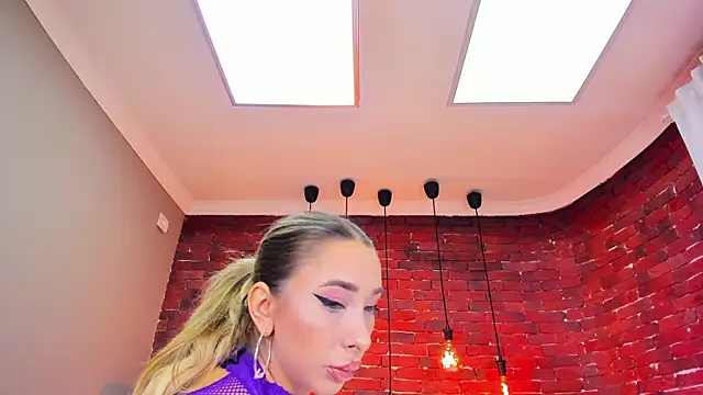 ChristynaRoss online show from 10.20.25