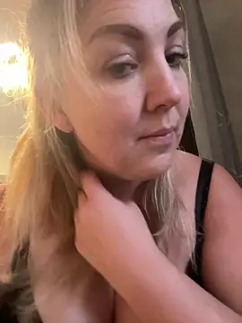 Snapshot of Anna_Alexa chatting on 01.10.25 Anna Alexa online show from 01.10.25