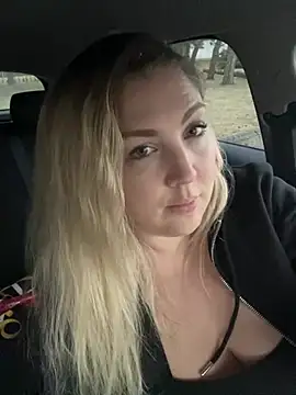 Snapshot of Anna_Alexa chatting on 03.05.25 Anna Alexa online show from 03.05.25