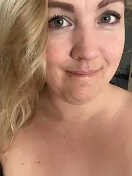 Snapshot of Anna_Alexa chatting on 03.12.25 Anna Alexa online show from 03.12.25