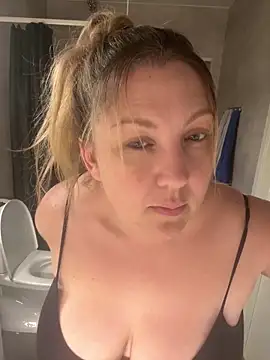 Snapshot of Anna_Alexa chatting on 11.02.25 Anna Alexa online show from 11.02.25