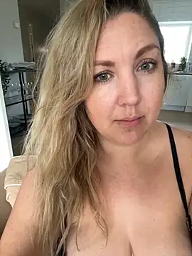 Snapshot of Anna_Alexa chatting on 11.05.25 Anna Alexa online show from 11.05.25