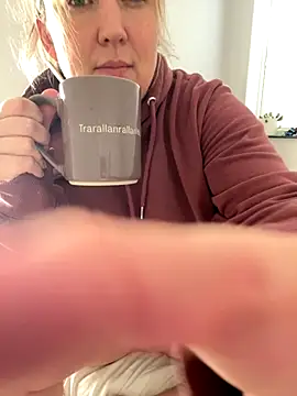 Snapshot of Anna_Alexa chatting on 11.07.25 Anna Alexa online show from 11.07.25