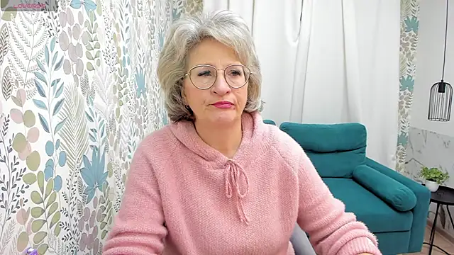 Snapshot of EvelynJoyful chatting on 12.16.24 EvelynJoyful online show from 12.16.24