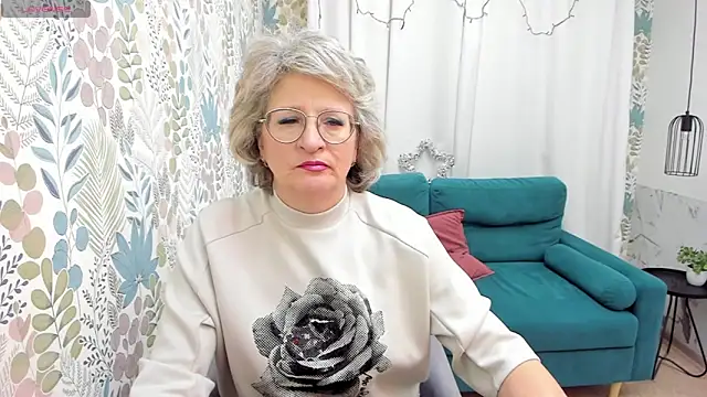 Snapshot of EvelynJoyful chatting on 12.25.24 EvelynJoyful online show from 12.25.24