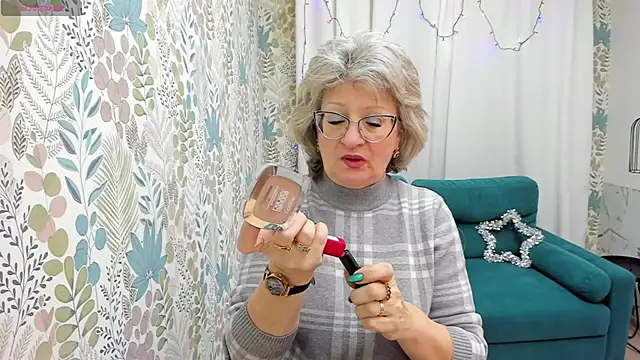 Snapshot of EvelynJoyful chatting on 01.04.25 EvelynJoyful online show from 01.04.25