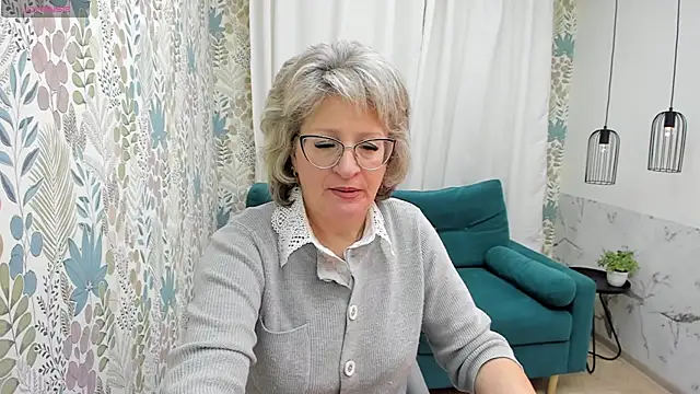 Snapshot of EvelynJoyful chatting on 02.03.25 EvelynJoyful online show from 02.03.25