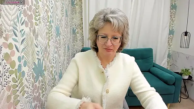 Snapshot of EvelynJoyful chatting on 02.06.25 EvelynJoyful online show from 02.06.25