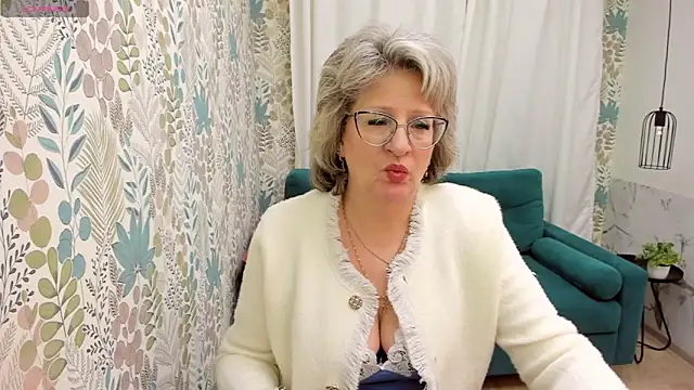 Snapshot of EvelynJoyful chatting on 02.06.25 EvelynJoyful online show from 02.06.25